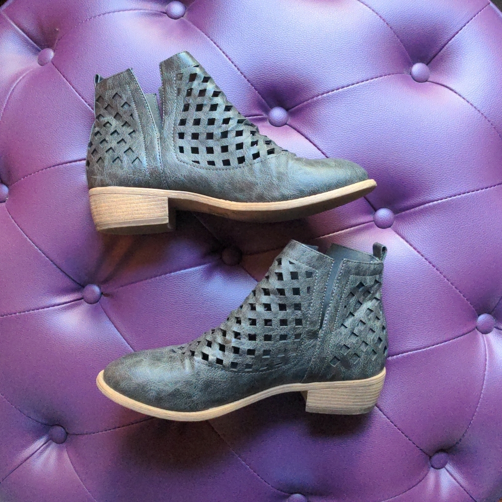 Grey bootie
